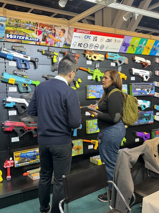 TopToyFactory toy sourcing meeting with international buyers